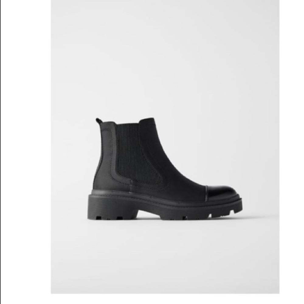 Women's Black Chelsea Lug Sole Ankle Boots